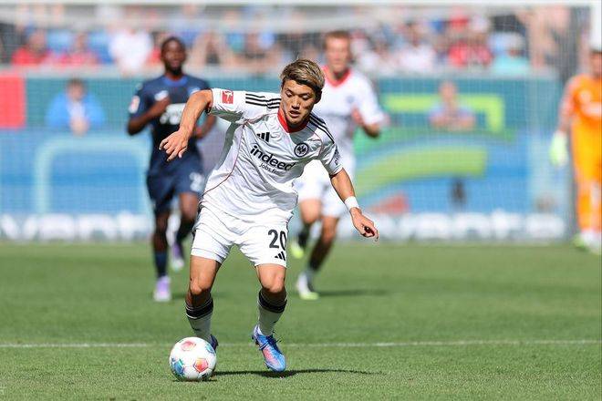 3-1，27岁日本球星闪耀德甲：飙无敌世界波 双响炮，率队升至第一