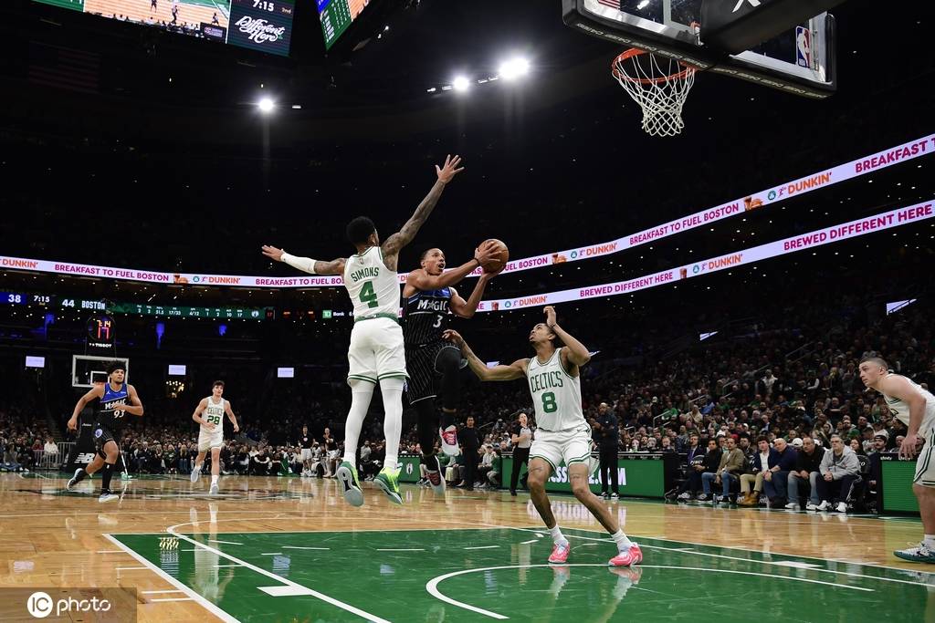 布朗35+4+8霍华德空砍30+7 凯尔特人胜魔术